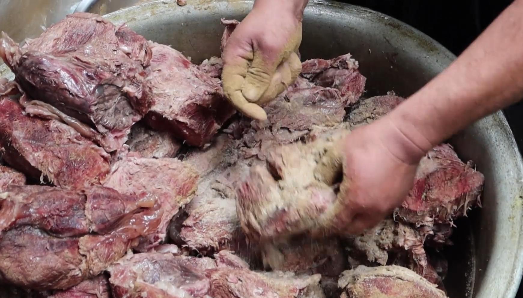 河南三代人卖垛子肉,河南大叔做猪肉垛在哪个地方