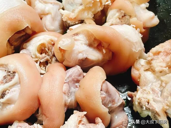 教你怎么做简单又好吃的卤猪脚,卤去骨猪脚家常做法