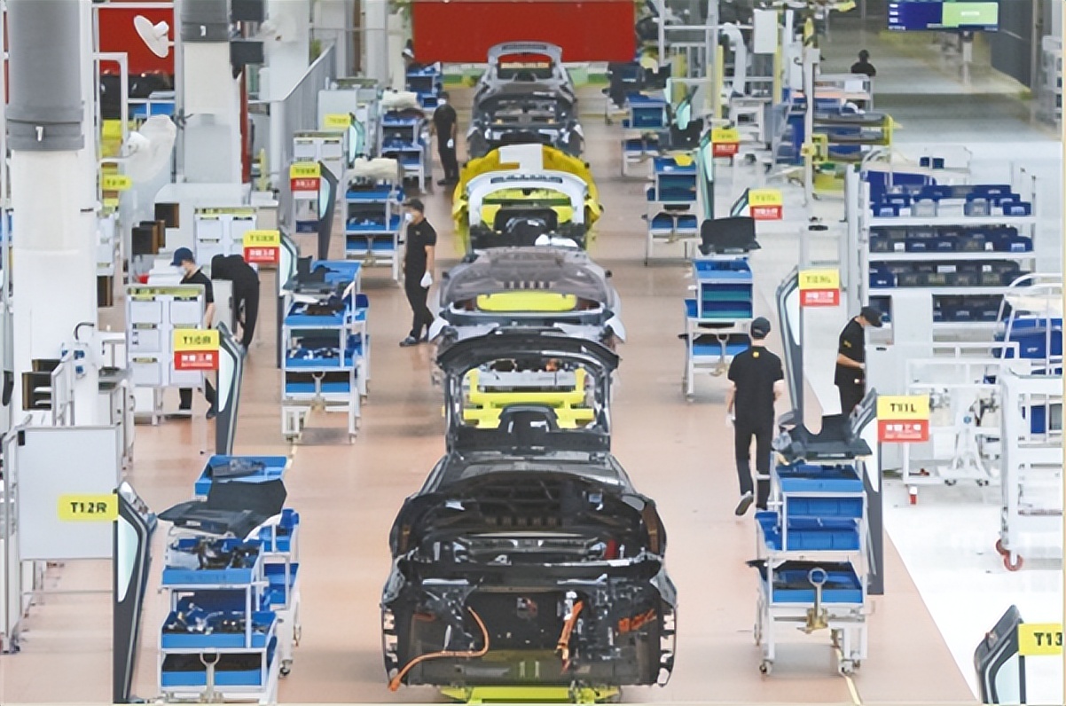 武汉三大世界级产业集群强劲崛起,全面开展三标活动