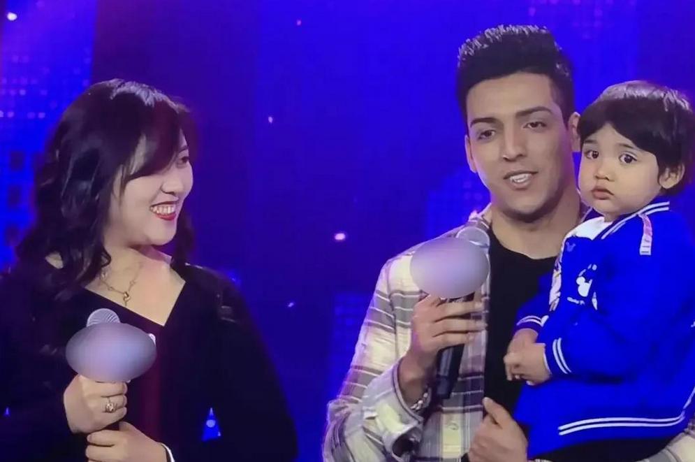 15年非洲富二代追求东北独眼美女,隔年领证裸婚,如今2个混血娃