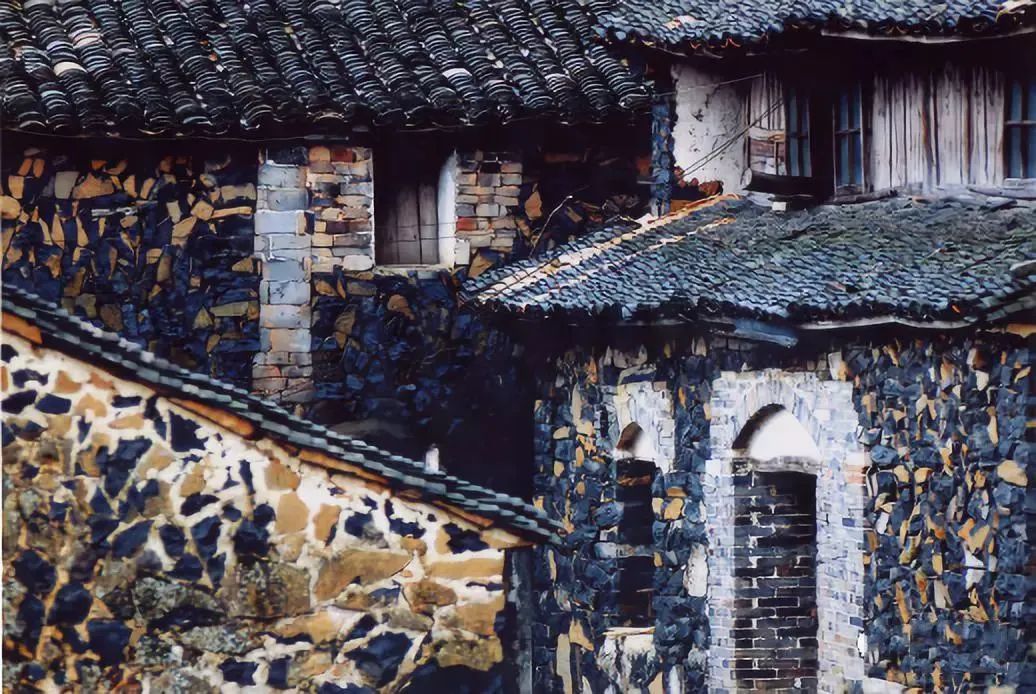 断崖式降温？不存在的！来这里泡天然火山温泉，吃药膳，巴适得很