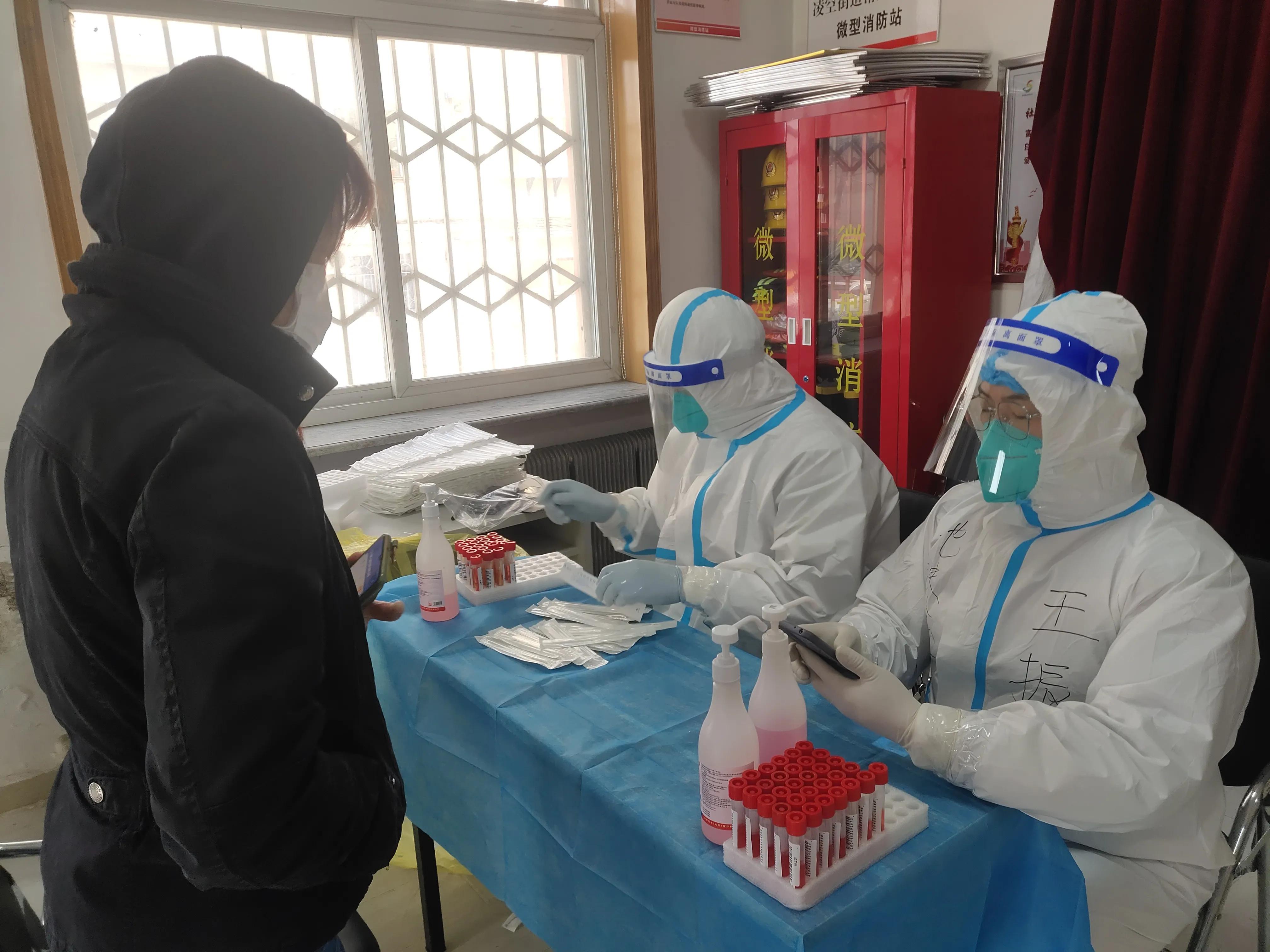 志愿者疫情期间坚持岗位不退,疫情党员志愿者迎难而上