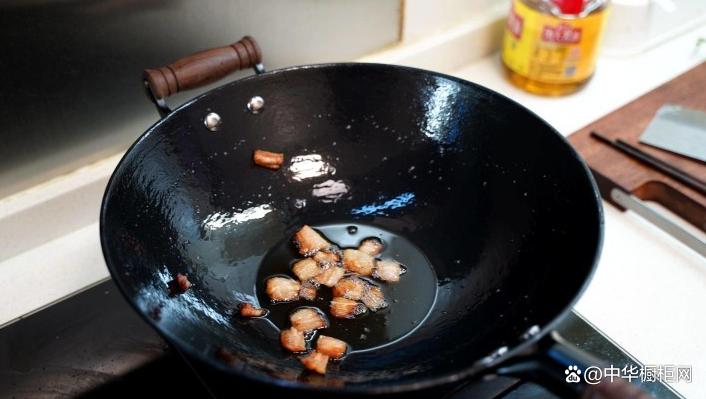 生铁锅和熟铁锅到底哪个好用,生铁锅与熟铁锅各有哪些优缺点