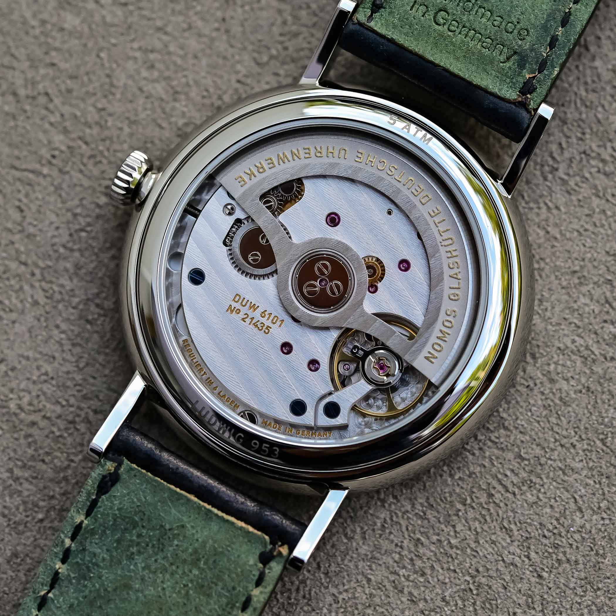 nomos鎵嬭〃鏈夊甫鏃ュ巻鐨勫悧,nomosludwig鎵嬭〃