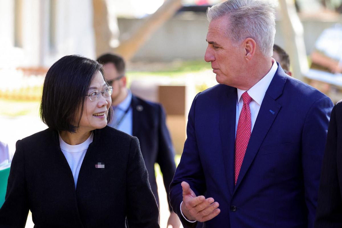 2100枚导弹迟迟不到,美国25家*火军**商又要窜台,岛内民众倒大霉