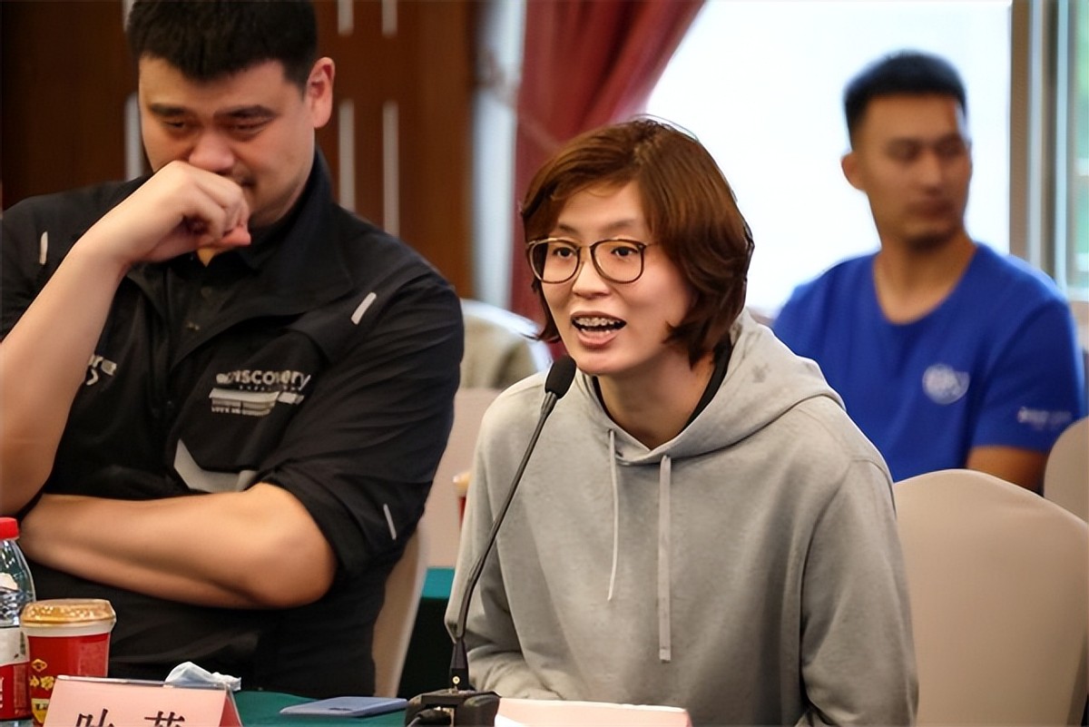 姚明和妻子的爱情故事,姚明和妻子叶莉图文