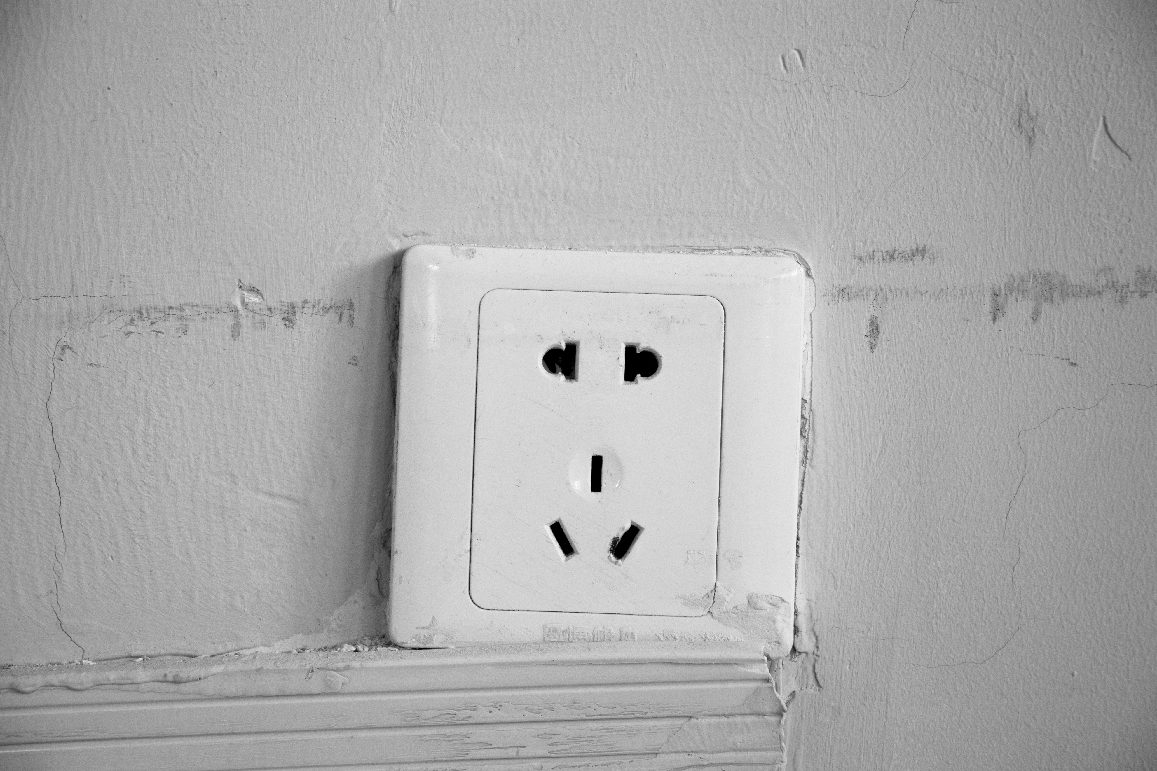 开关插座为什么选亮光的,插座开关注意事项及安全方法