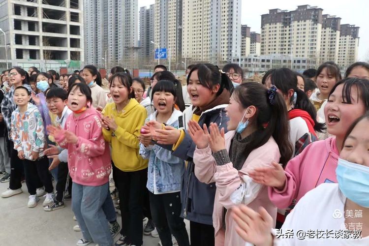 学校拔河比赛点面结合,学校拔河比赛精彩瞬间