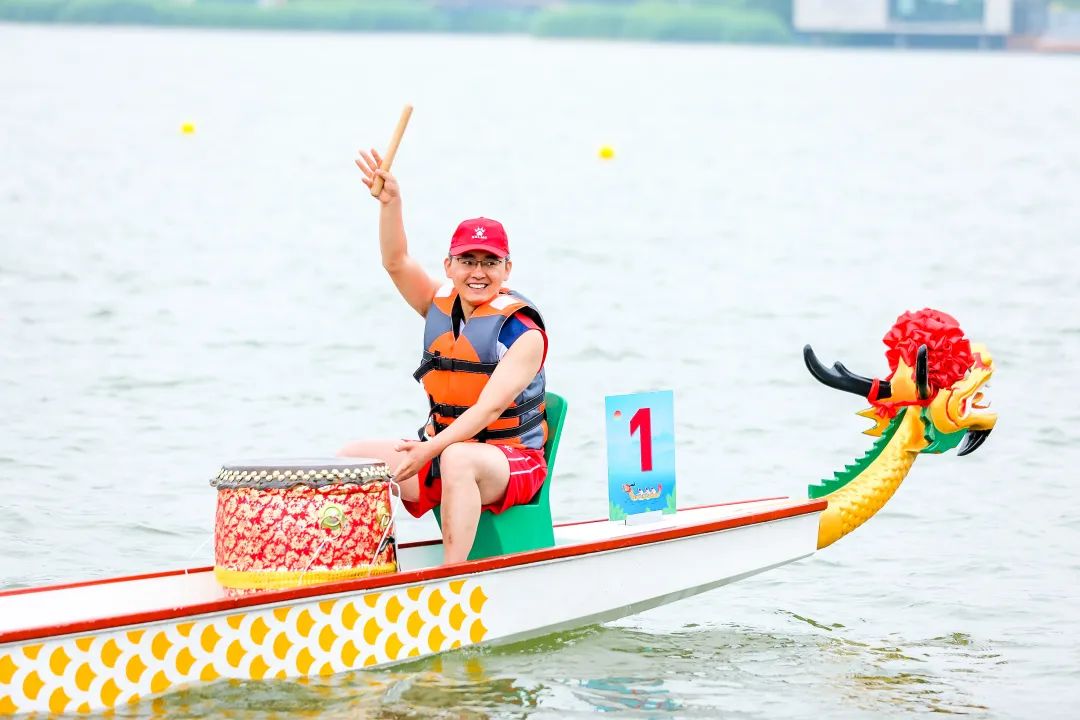 百舸争流竞扬帆不负众望勇夺魁,百舸争流龙舟竞渡