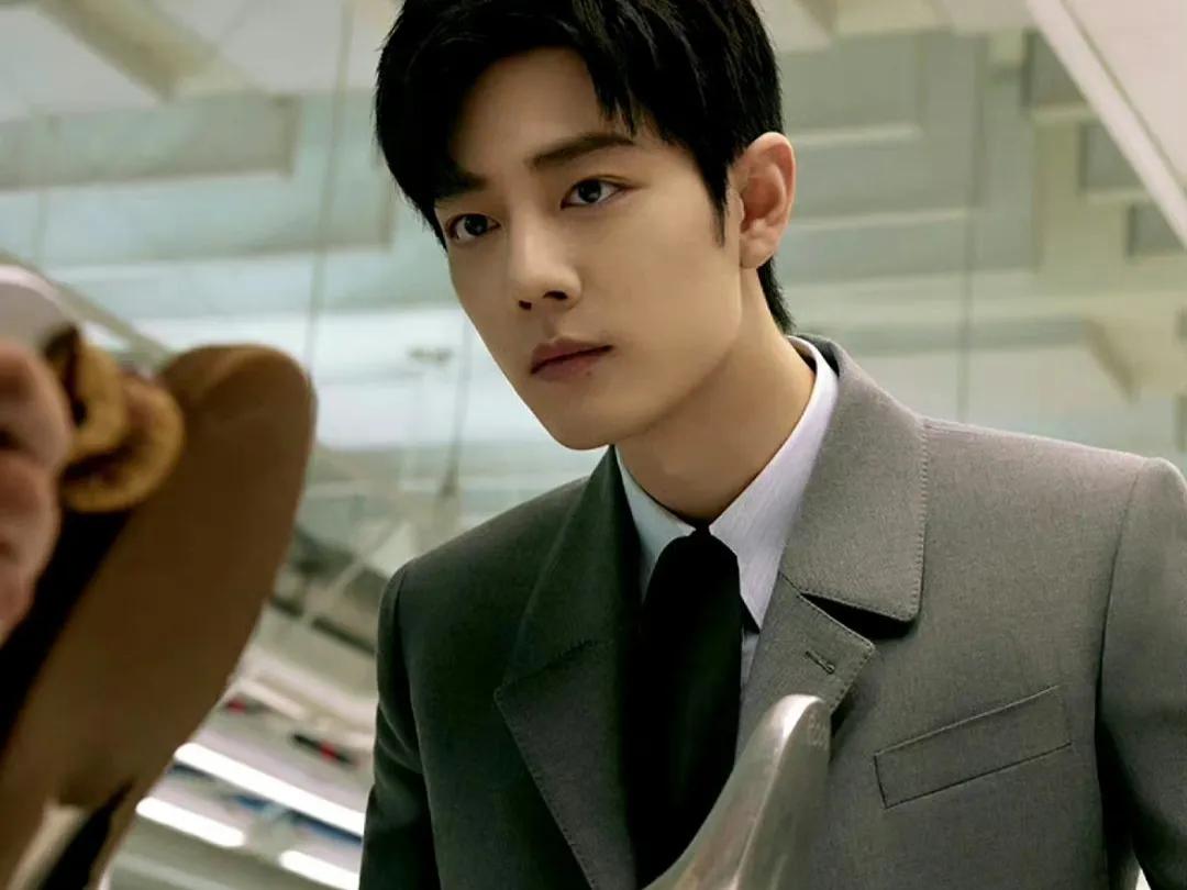 gucci活动肖战服饰,米兰时装周gucci手写邀请函肖战