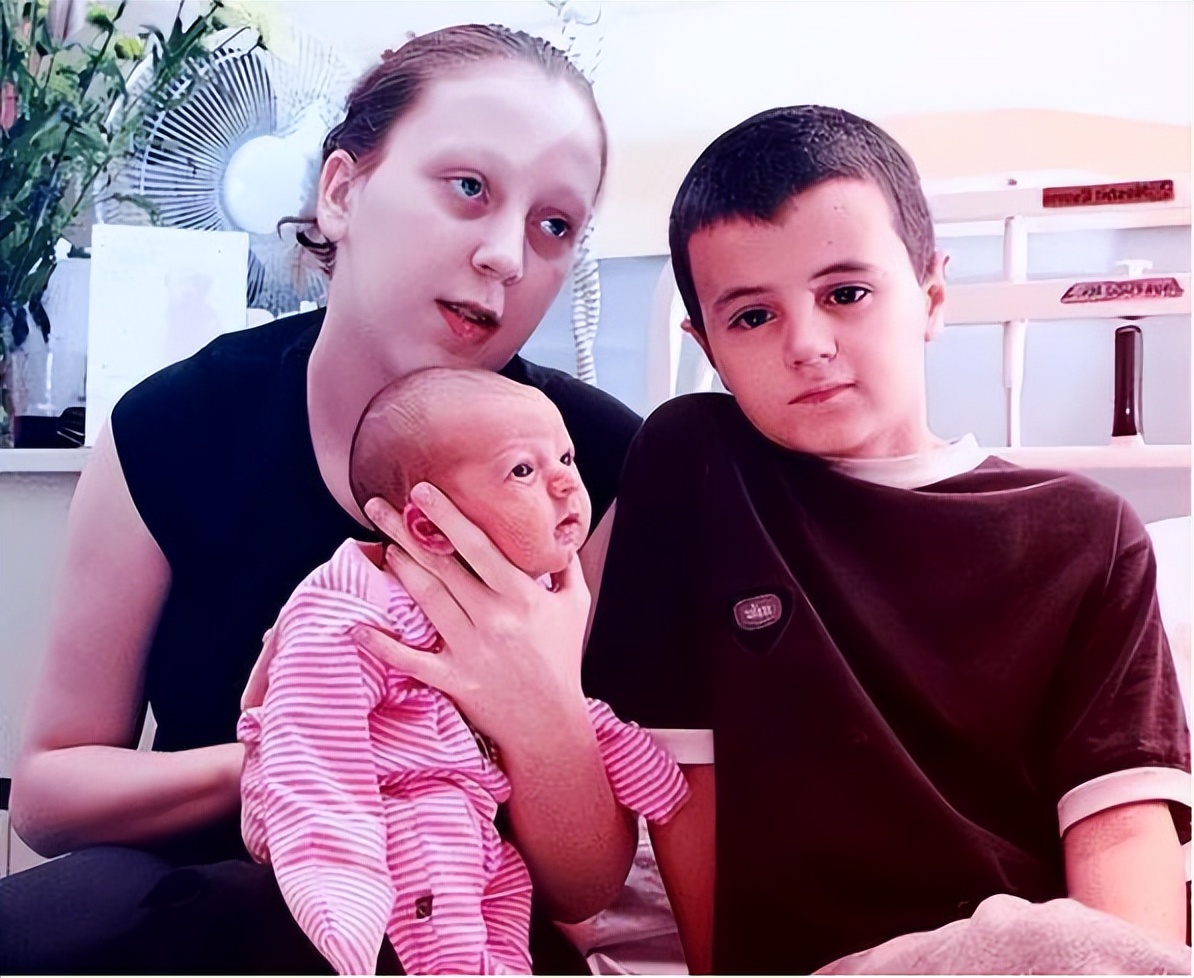 英国12岁男孩当爹的新闻,13岁当爹的英国小孩11年后现状