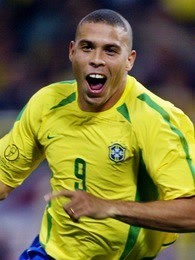 足坛十大前锋对应的十大兵器,足坛十大前锋伊布