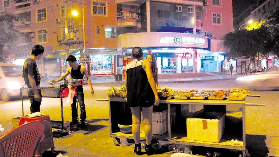 广东地摊卖炒粉一年收入多少,摆摊卖炒粉10元能挣多少