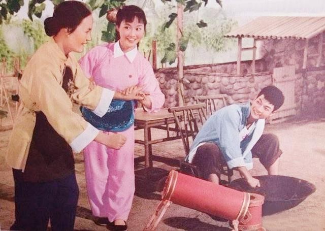 李谷一有几次婚姻,李谷一第一任丈夫相差几岁