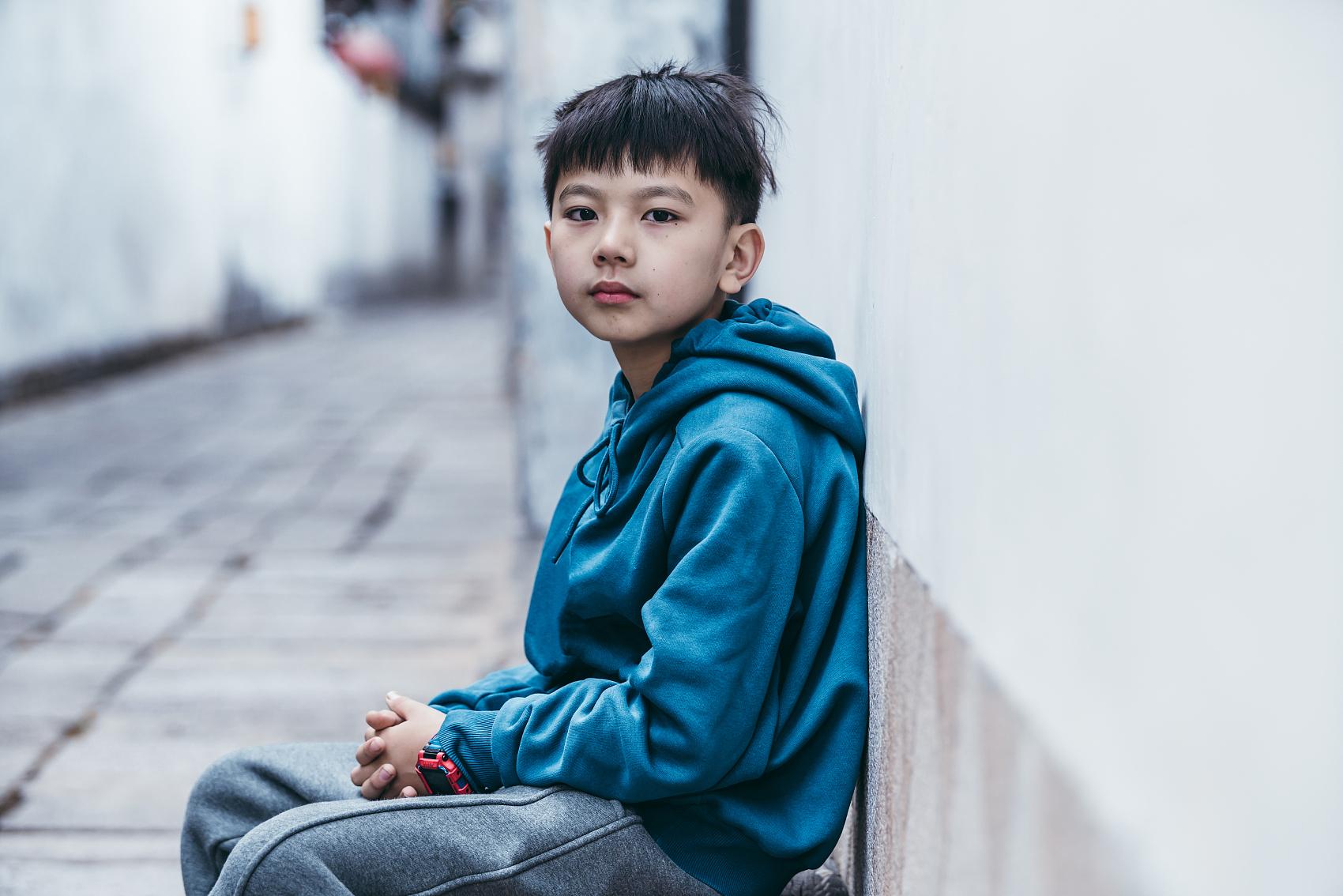 孩子不合群我该怎么解决,孩子内向被孤立了该怎么办