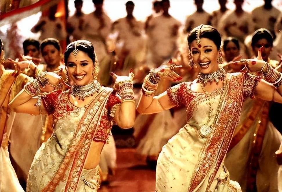 印度古典舞蹈的审美特征,中国印度舞蹈对比