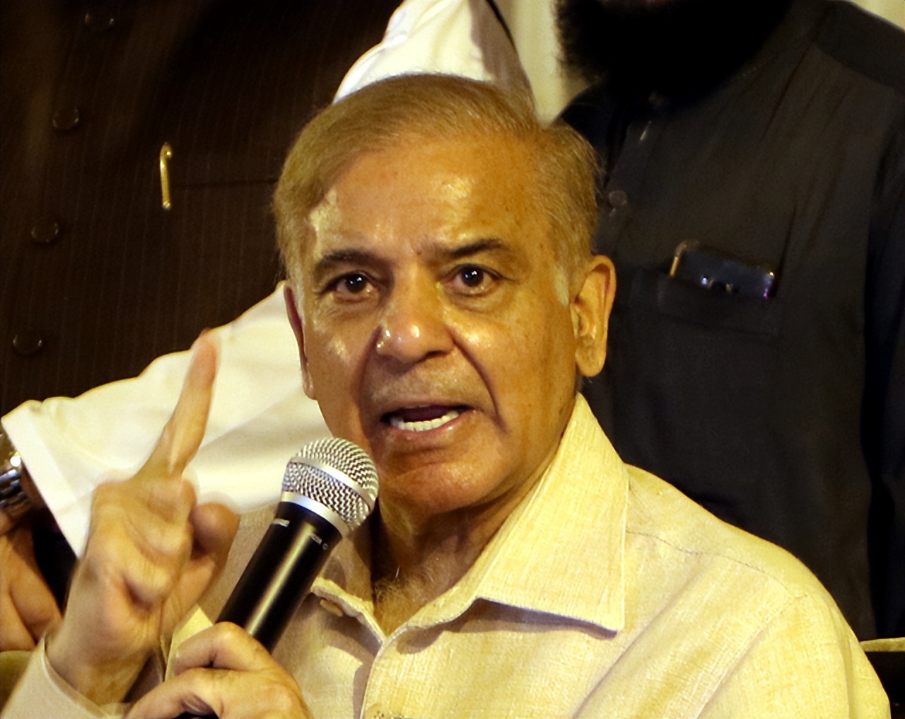 不满偏重中俄，美国挑事，巴基斯坦总理被罢免，中巴将走向何方？