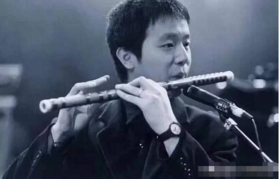 年轻时帅炸天的8位男星，中年后，有人胖快200斤，有人秃成地中海