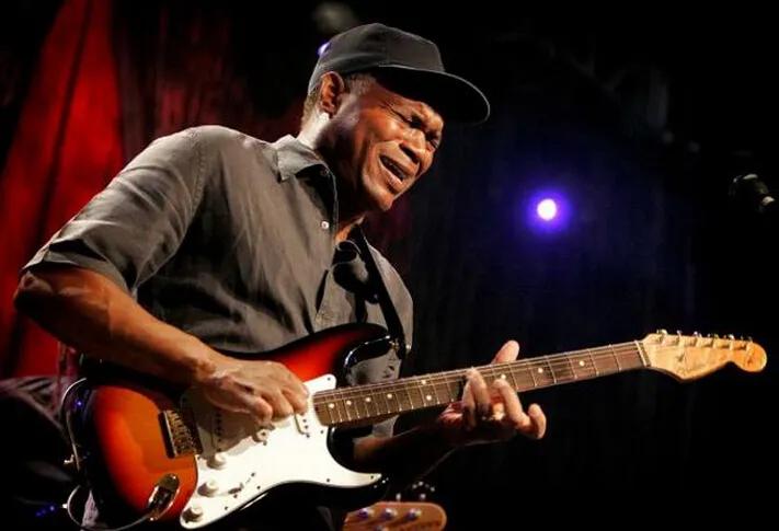 fender电吉他声音有刺耳声,fender电吉他噪音大怎么办