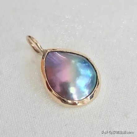 马贝珠珍珠,英国女王绿松石胸针