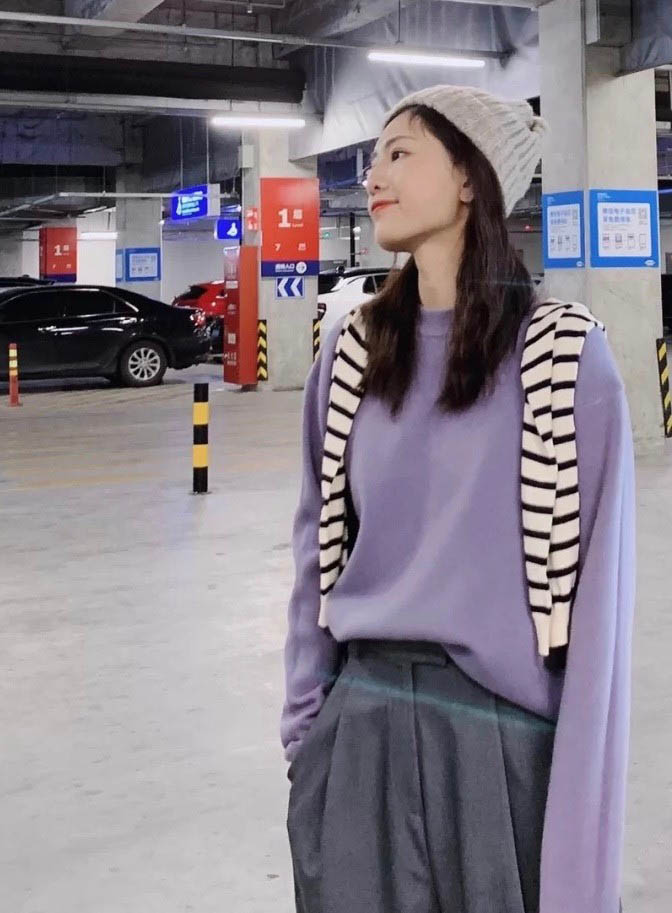 别穿土气的打底衫今年流行9款,最新流行条纹打底衫