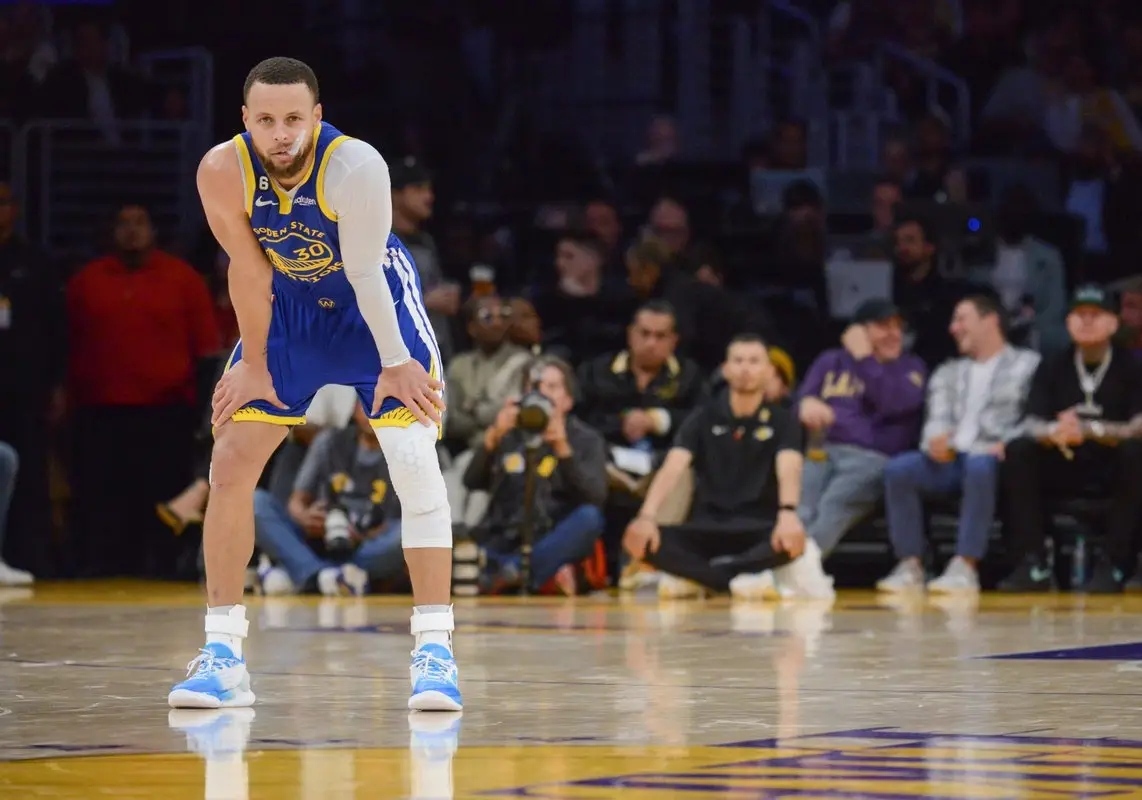 比1-3落后湖人更恐怖的，是金州勇士“篮球哲学”的全面过时