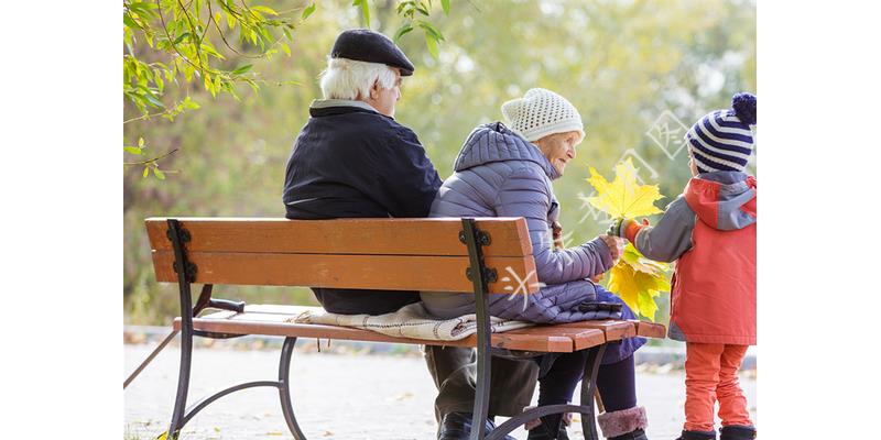 几岁男孩和父母分开睡最好,叛逆期男孩要求和父母分房睡