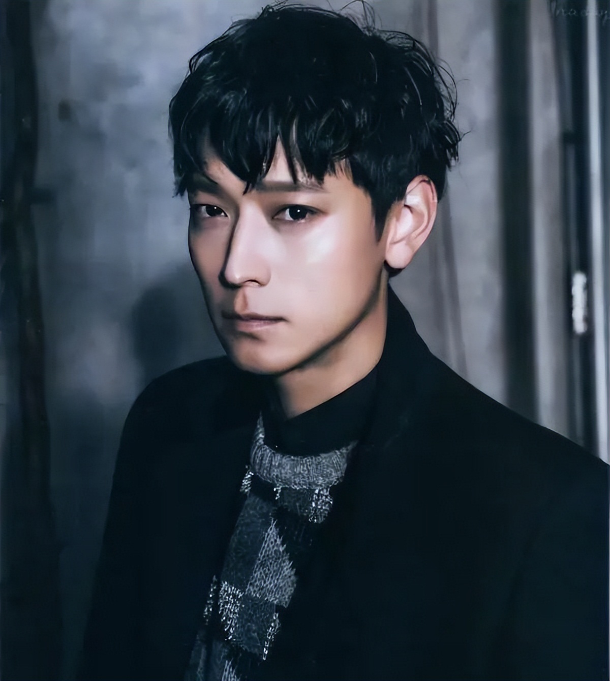 长了一张干净贵气又有书卷气的脸,长得风流倜傥情史干净的男明星