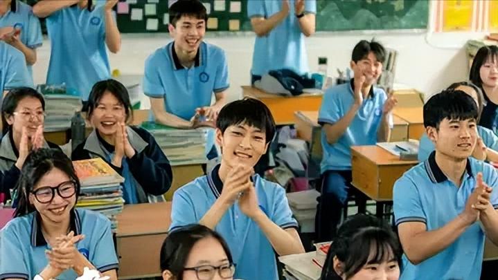 被网曝的高考誓师女孩,被骂惨的高三誓师女孩