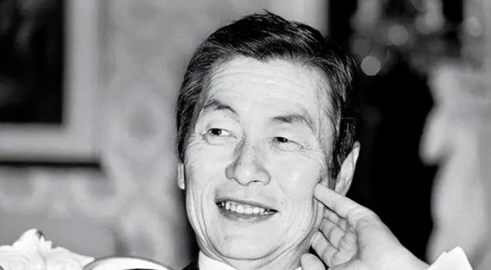 韩国财阀辛格浩：二婚入赘日本战犯家族发家，89岁和儿子共享女星