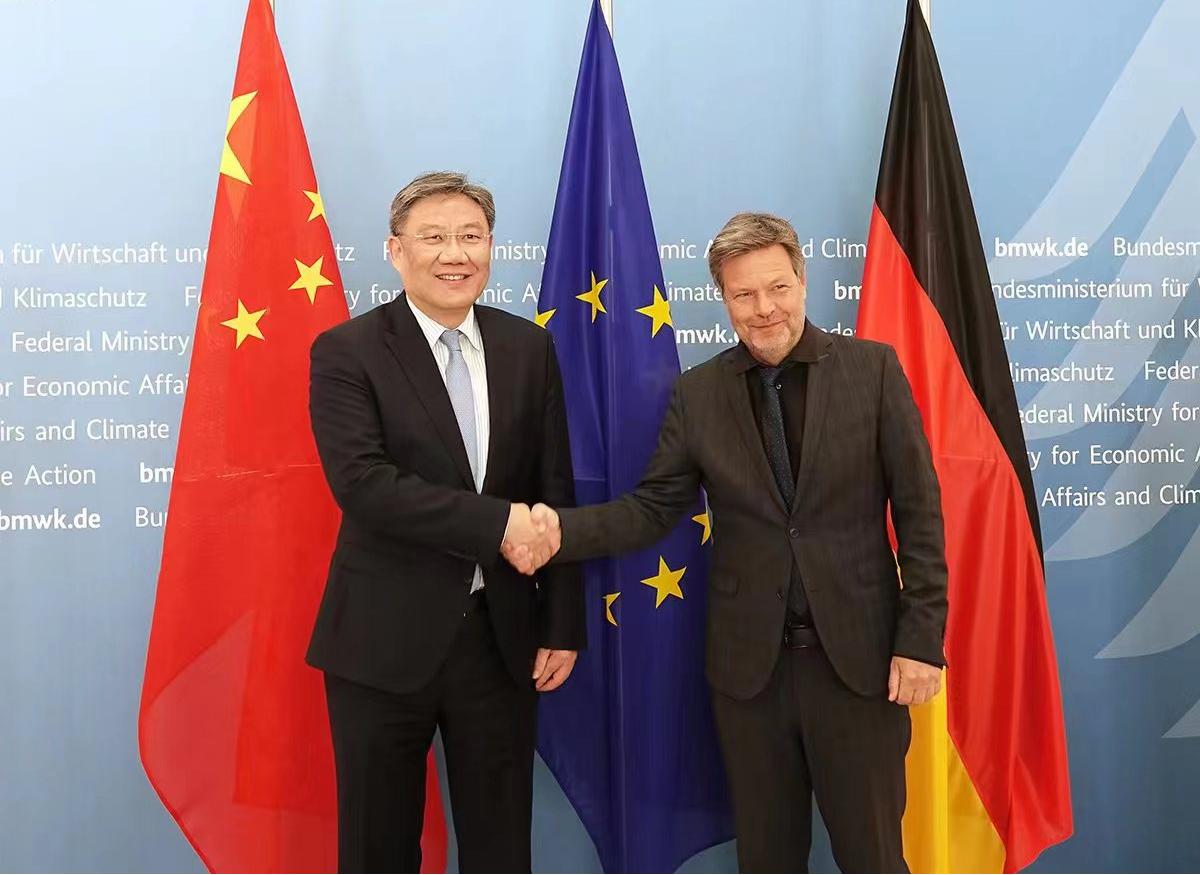 德国反复被美监听，却仍想帮美卡中国半导体脖子，我商长当面交涉