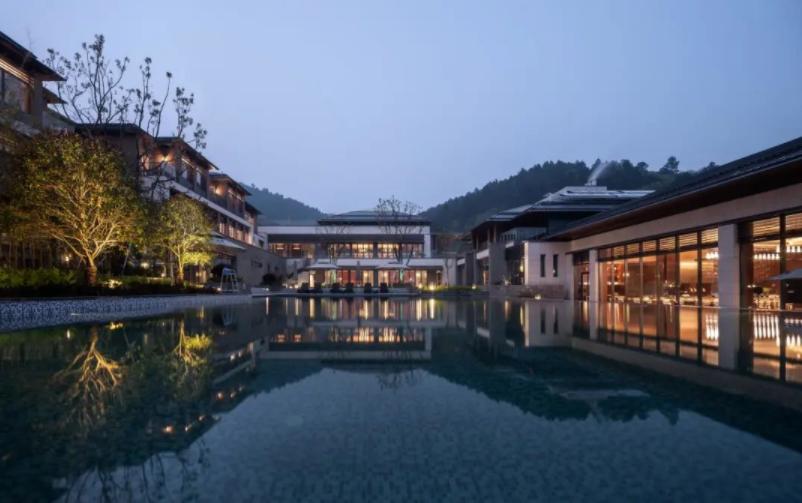 閰掑簵涓婃柊鍝佽鎬庝箞璺熷浜鸿,鍑幈閰掑簵鐞嗗康