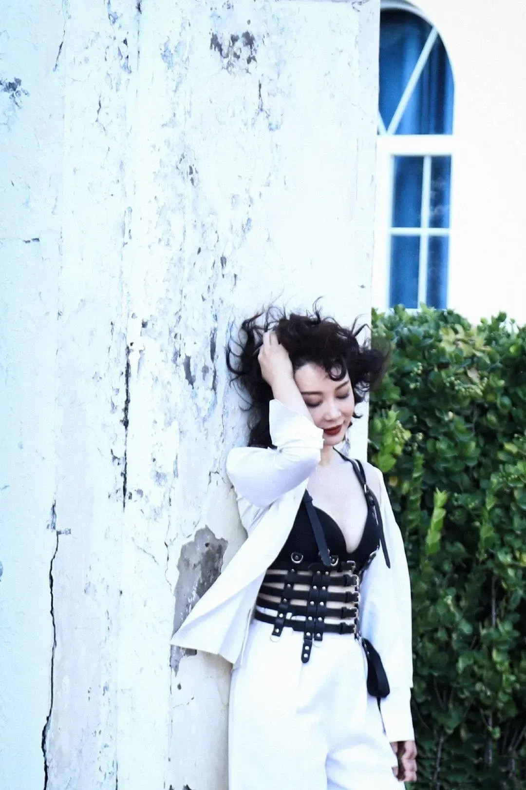 陈数时尚写真百变造型气场十足,帅姐姐陈数穿黑色西装