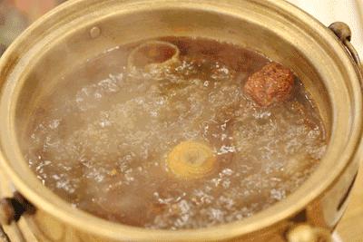 爱仕达不粘锅掉了涂层发黑致癌吗,不粘锅有毒吗会不会掉色