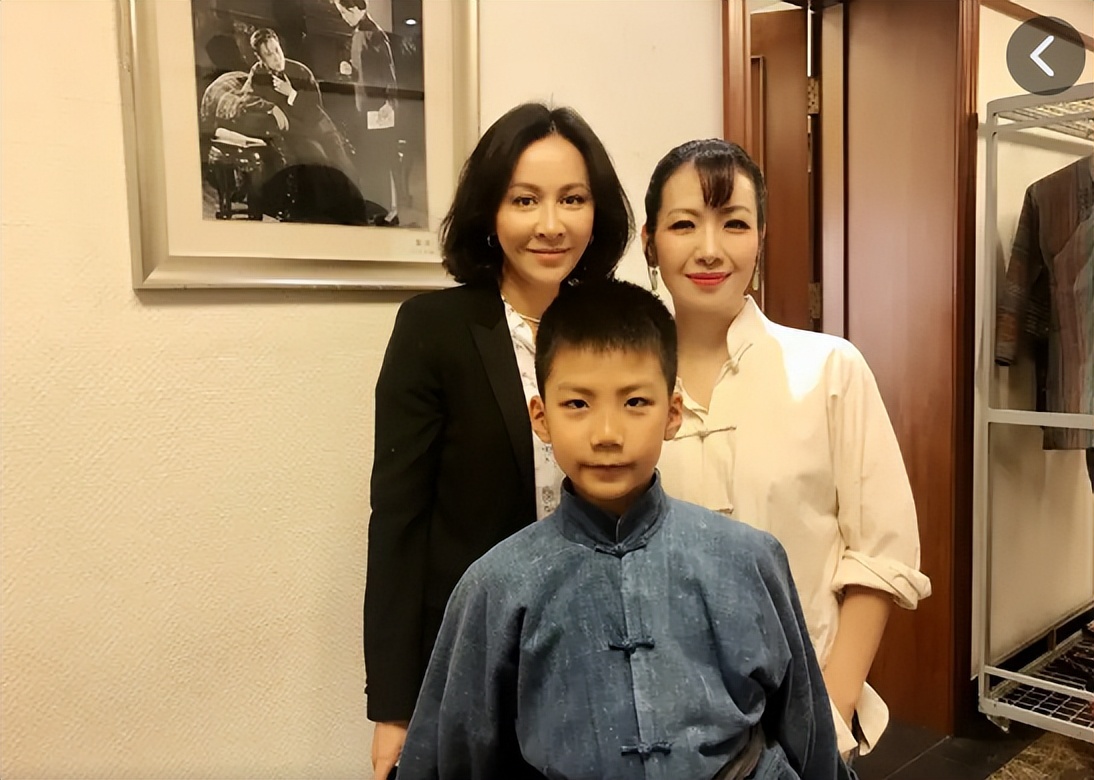 “豪放影后”刘嘉玲：遭绑架受辱患上洁癖，替王菲出头暗讽张柏芝