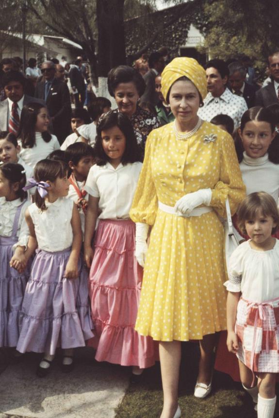 九十六张照片回顾英国女王的一生 (96张图看完英国女王的一生)