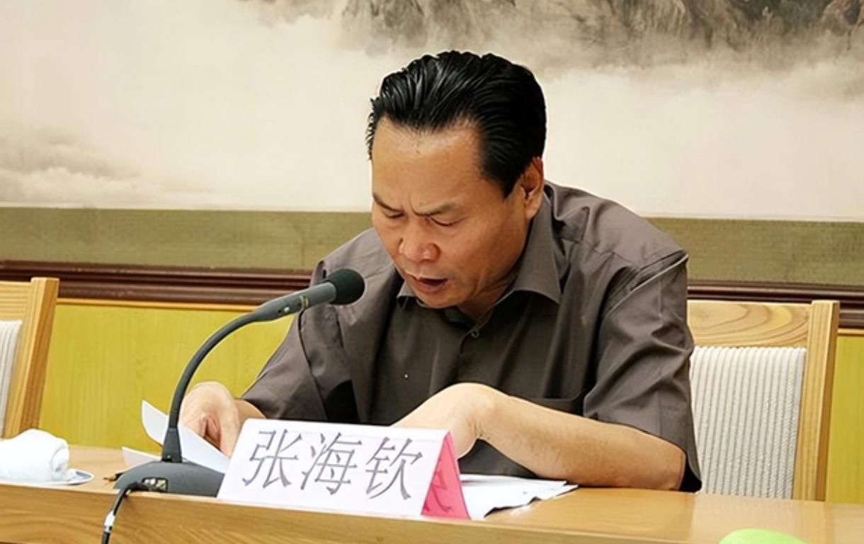 河南“贪虎”张海钦，为生儿子包3个*妇情**，其中一对姐妹