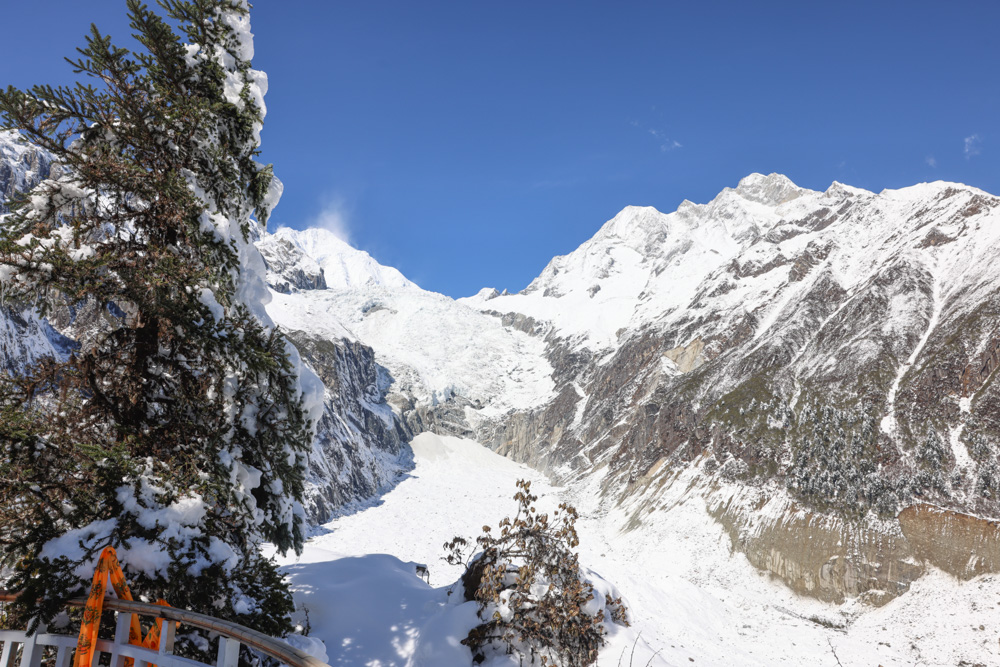 海螺沟里面的景区,海螺沟雪山山顶介绍