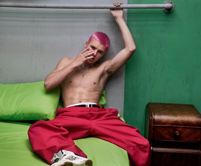 贝克汉姆布鲁克林腹肌,贝克汉姆小儿子西服