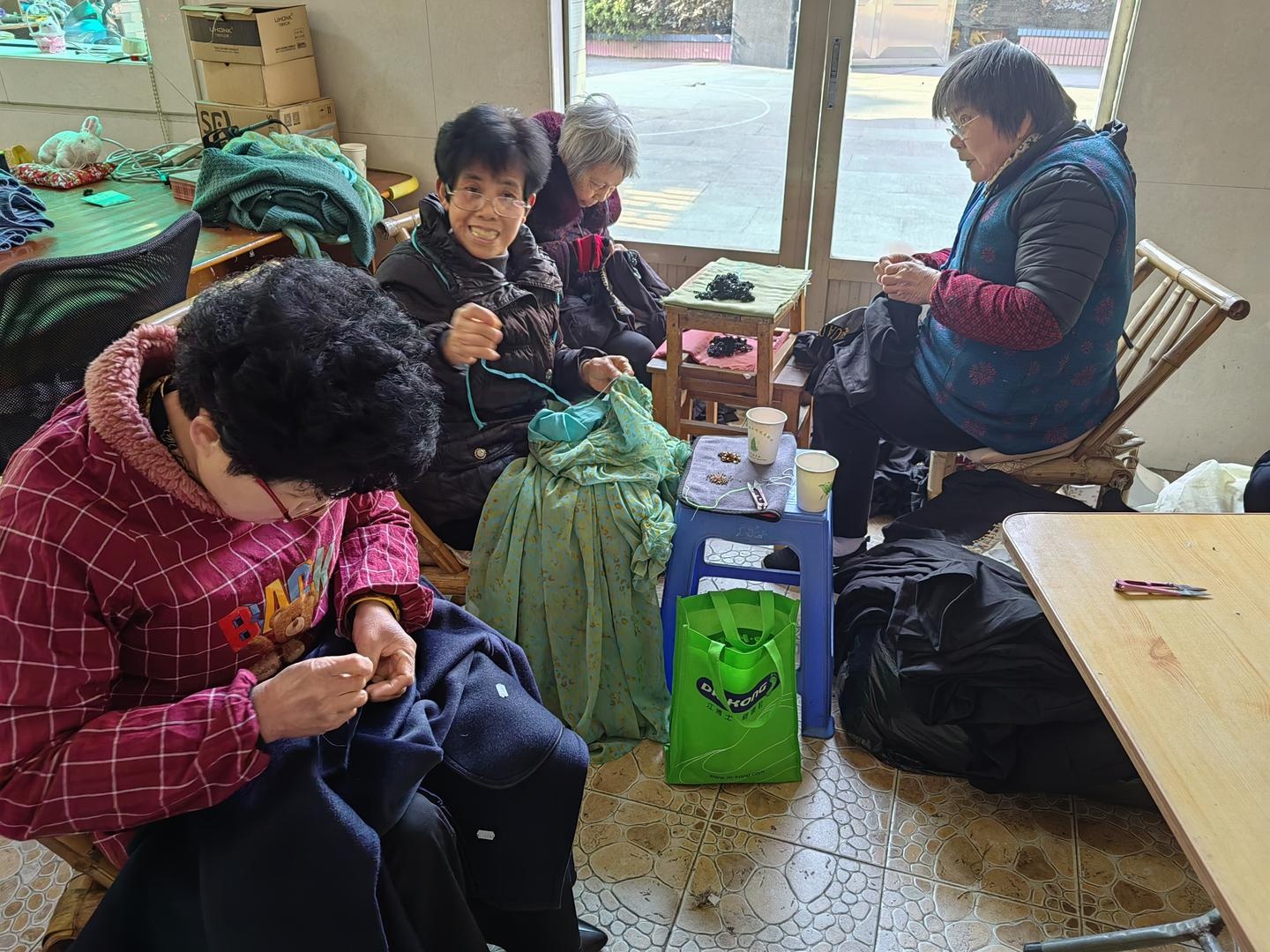 来料加工二十多年,她开启“共富工坊”带领村民增收致富