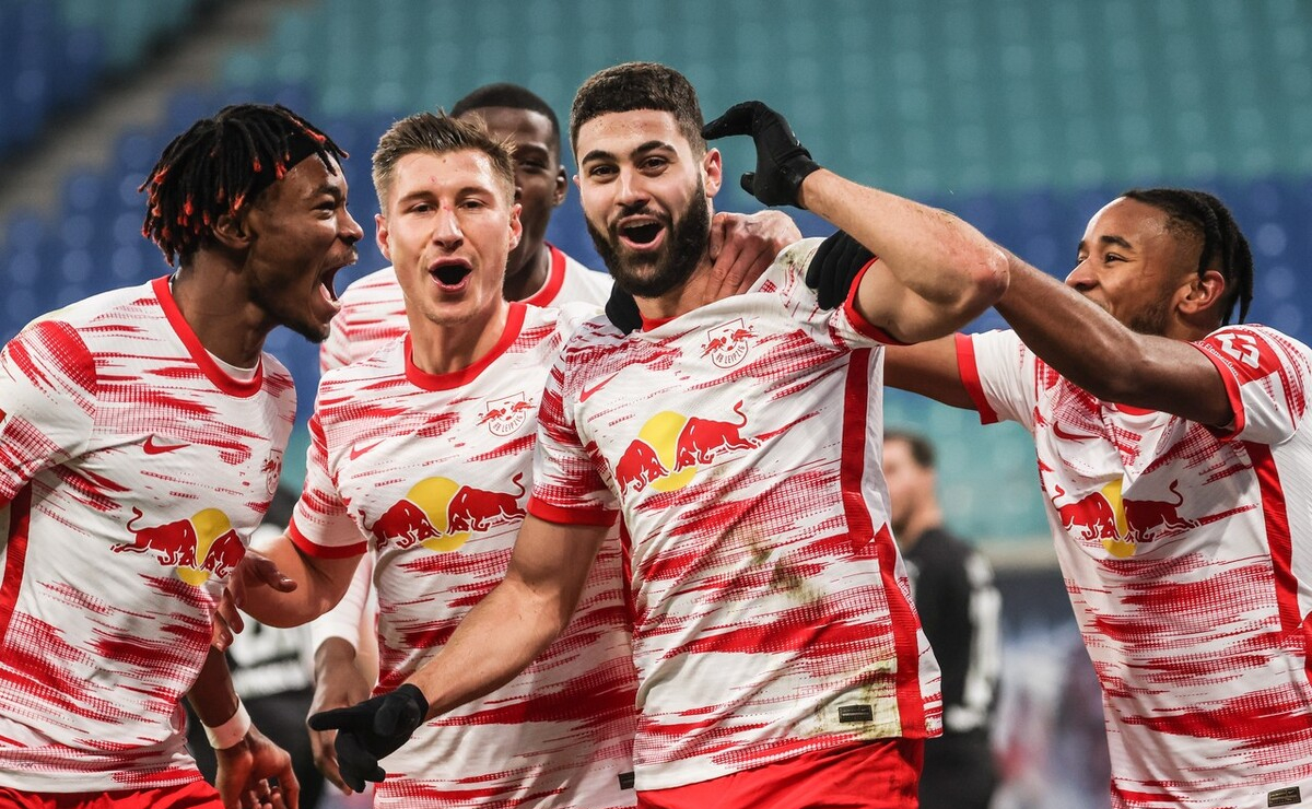 0-5德甲7冠王踢出丢脸一战,从5-1变0-4德甲领头羊惨遭吊打