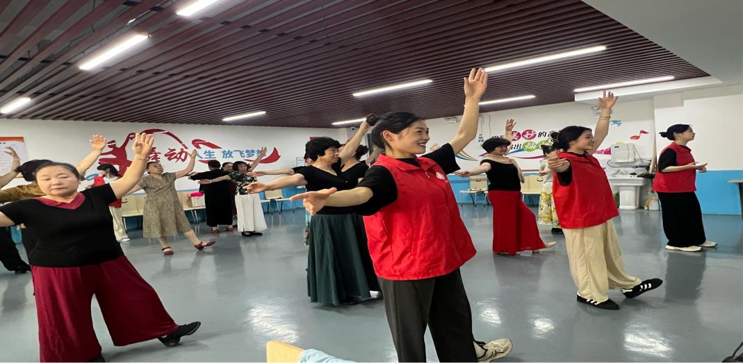 【“五为”志愿服务－3137期】山东女子学院音乐学院“音为梦想舞动阳光”社会实践服务队走进常春藤社区