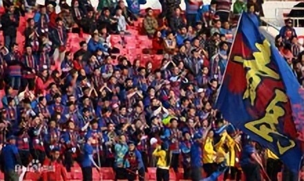 青岛众星足球俱乐部,青岛红狮足球俱乐部