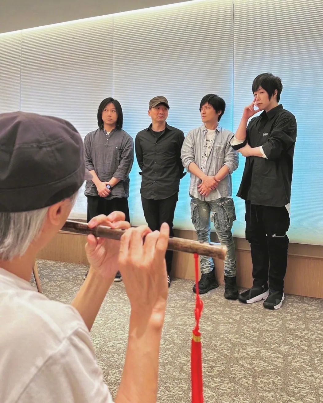 平平无奇一张合照，里面这个竟然价值百万！