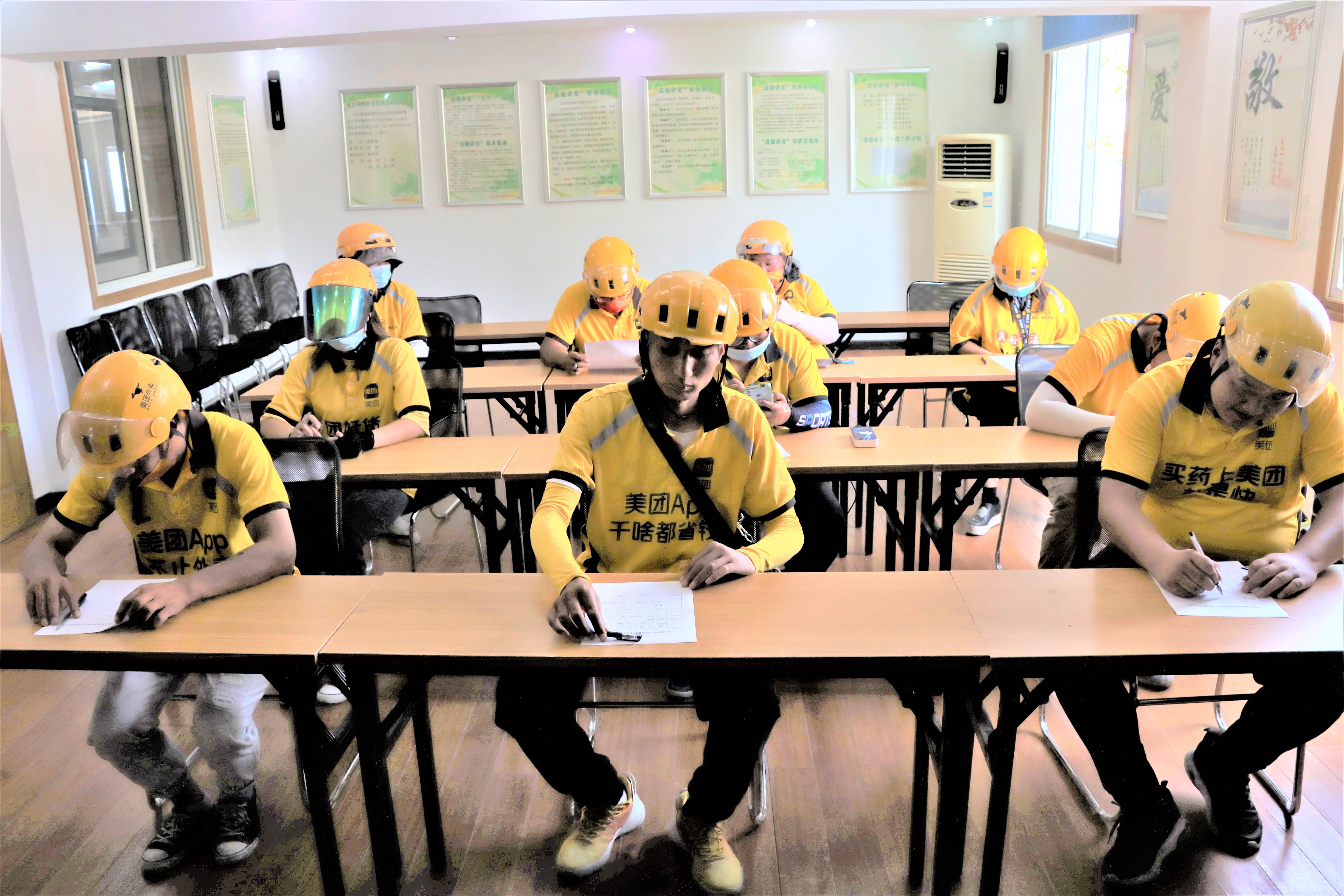 镇江桃园社区“暖‘新’加油吧”美团外卖驿站启用