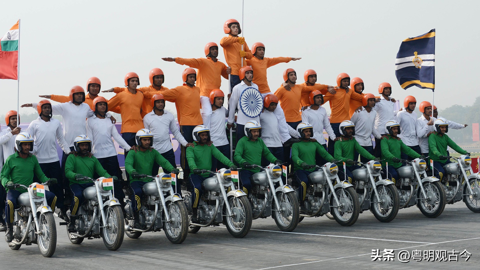 一架飞机花12亿美元，被外国轮着坑，印度是如何成为*火军**韭菜的？