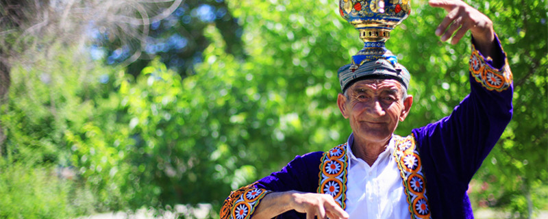 维吾尔族服饰欣赏,维吾尔族特色民族服饰