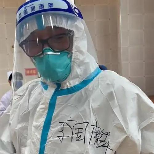 “鸠摩智”李国麟开心晒居民居住证，现居福州，称能买社保太方便