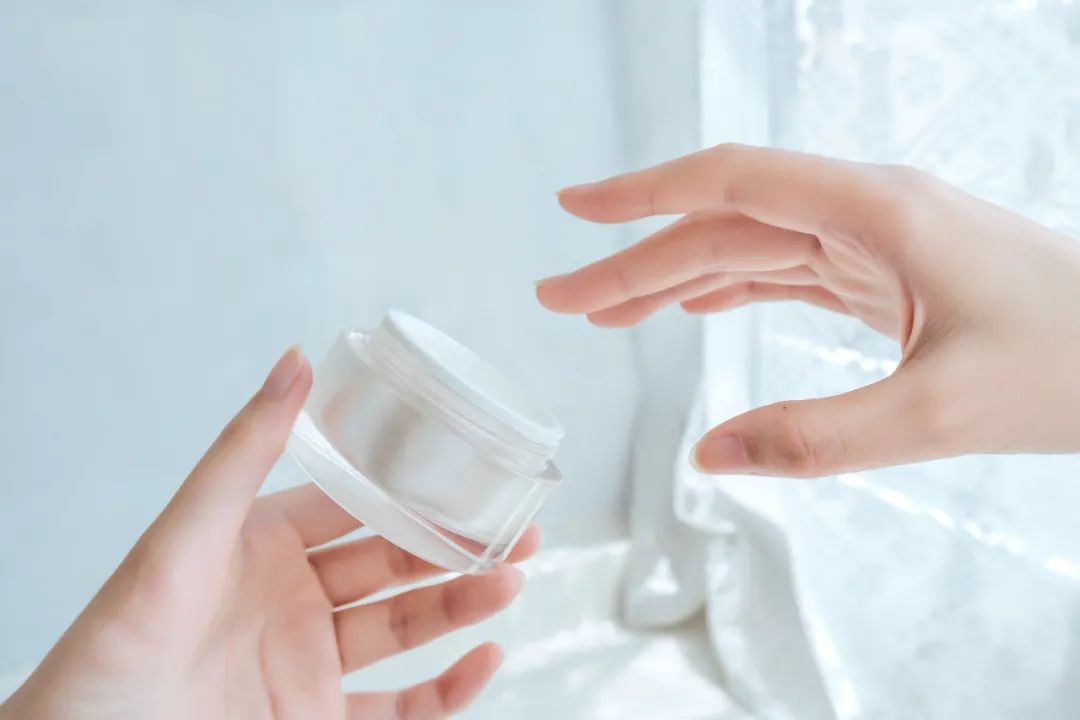 居民楼暗藏神秘窝点完整版,居民楼暗藏秘密