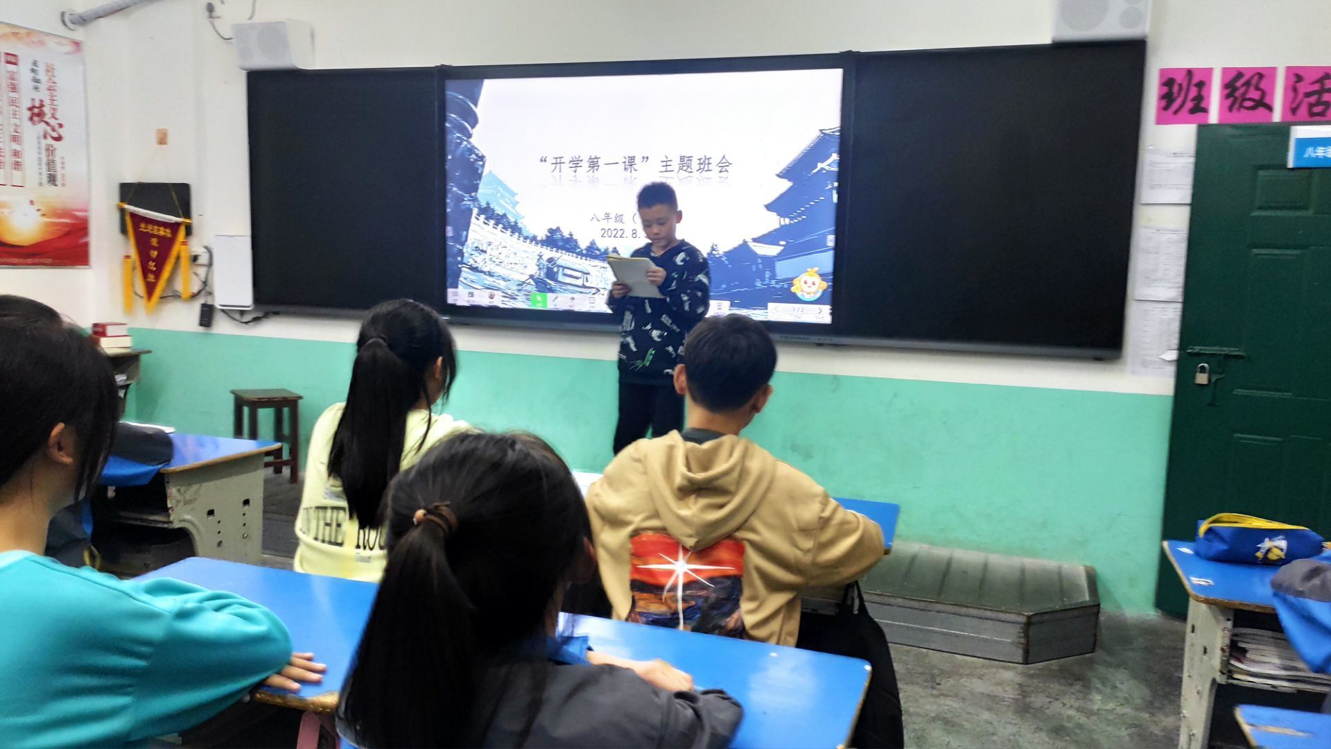 老师是学生的引路人还是陪伴者,老师是孩子的引路人还是领路人